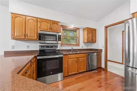 Kitchen - 145 Bluff View Dr, Troy, MO 63379 photo 3 of 5