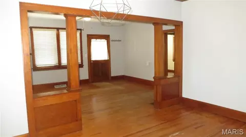 Living - 101 W Haven St, Moro, IL 62067 photo 2 of 8