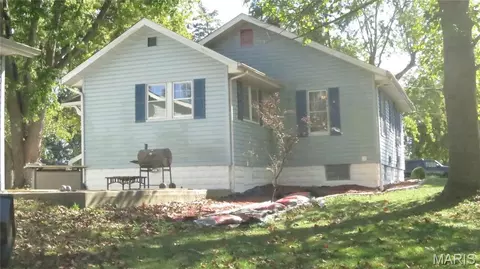 Exterior - 101 W Haven St, Moro, IL 62067 photo 4 of 4