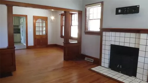Living - 101 W Haven St, Moro, IL 62067 photo 4 of 8