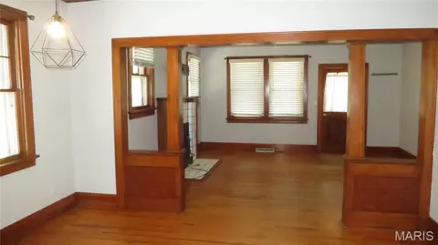 Living - 101 W Haven St, Moro, IL 62067 photo 1 of 8