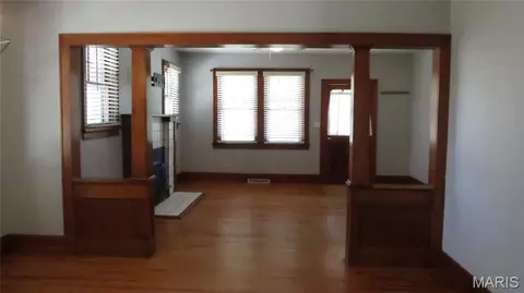 Living - 101 W Haven St, Moro, IL 62067 photo 7 of 8