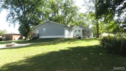 Exterior - 101 W Haven St, Moro, IL 62067 photo 1 of 4