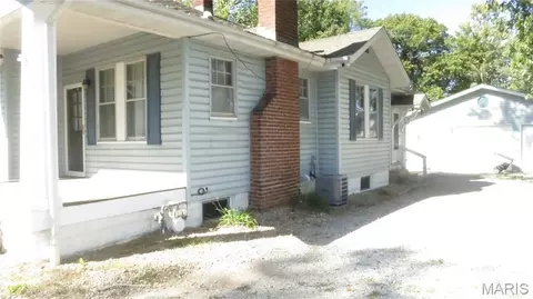 Exterior - 101 W Haven St, Moro, IL 62067 photo 3 of 4