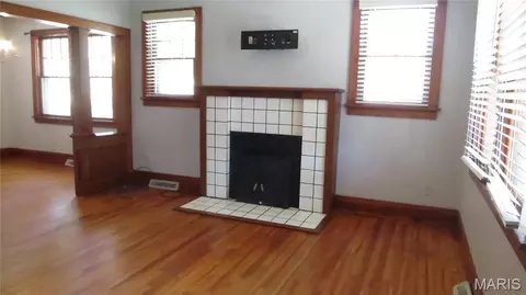 Living - 101 W Haven St, Moro, IL 62067 photo 3 of 8