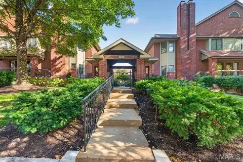 4453 W Pine Blvd #1, Saint Louis, MO 63108