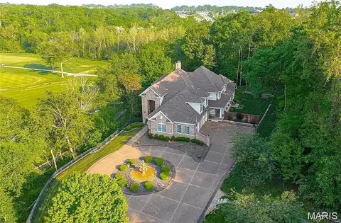 9542 Country Club Grn, Sunset Hills, MO 63127