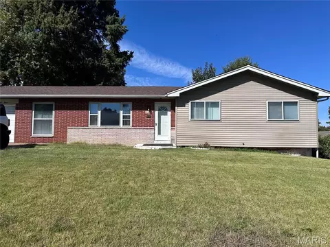 8453 Falmouth Dr, Saint Louis, MO 63121