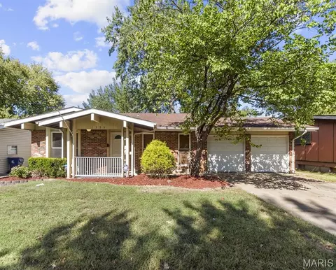 1395 Saint Anthony Ln, Florissant, MO 63033