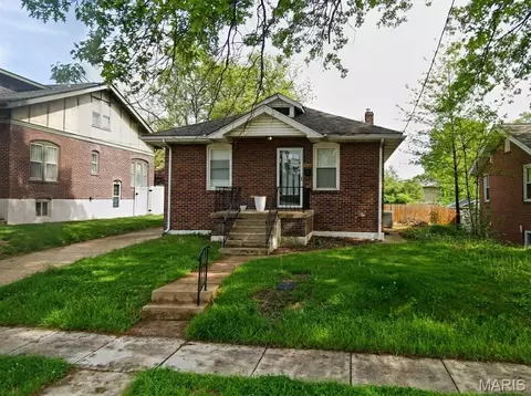 7343 Zephyr Pl, Saint Louis, MO 63143