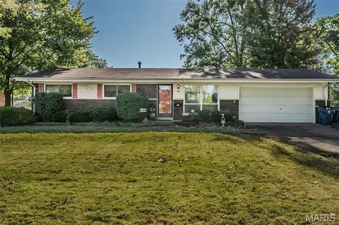 2420 Canter Way, Overland, MO 63114