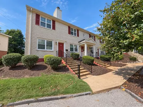1475 Bobolink Pl, Brentwood, MO 63144