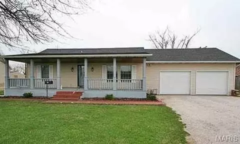 109 W Outer Rd, Scott City, MO 63780