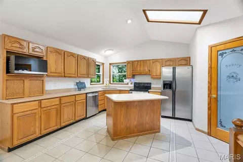 Kitchen - 1961 Wolf Pen Hollow Ln, Wright City, MO 63390 photo 1 of 2