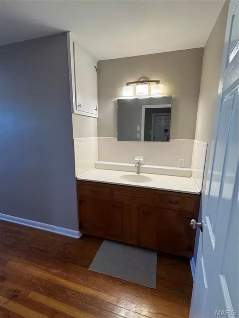 Bath - 11 W 6th St, Gerald, MO 63037 photo 1 of 4