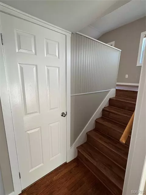 Entry Way - 11 W 6th St, Gerald, MO 63037 photo 7 of 8