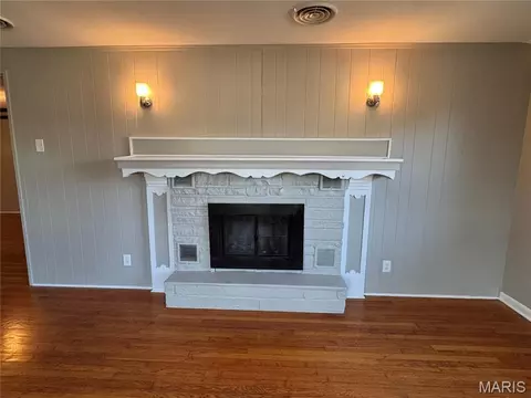 Living - 11 W 6th St, Gerald, MO 63037 photo 3 of 7