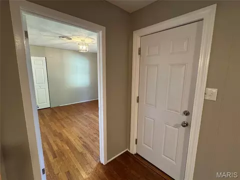 Entry Way - 11 W 6th St, Gerald, MO 63037 photo 4 of 8