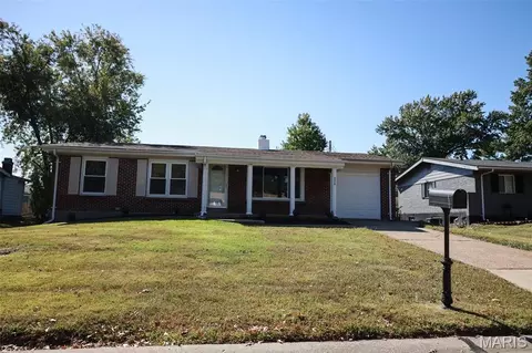 1314 Petite Dr, Saint Louis, MO 63138