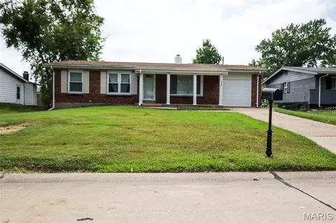 1314 Petite Dr, Saint Louis, MO 63138