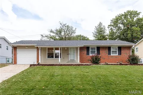 2 Biscayne Dr, Edwardsville, IL 62025