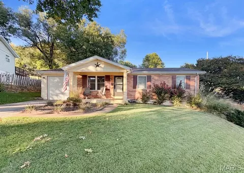 121 N 18th St, Louisiana, MO 63353