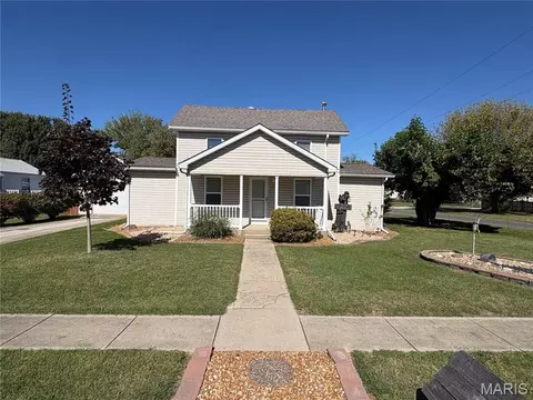 203 W Kell St, Worden, IL 62097