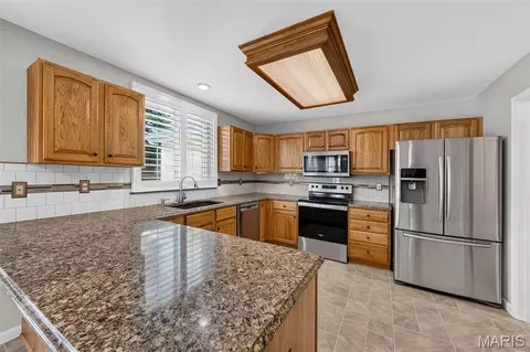 Kitchen - 1597 Indian Springs Dr, O'fallon, MO 63366 photo 2 of 5