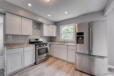 Kitchen - 7640 Stanwood Dr, Normandy, MO 63121 photo 2 of 2