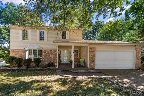 1008 Pinecone Trl, Florissant, MO 63031