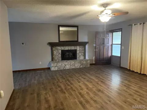 Living - 902 S Carty St, Salem, MO 65560 photo 2 of 3
