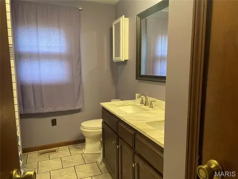 Bath - 902 S Carty St, Salem, MO 65560 photo 1 of 2