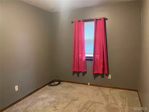 Bedroom - 902 S Carty St, Salem, MO 65560 photo 2 of 2