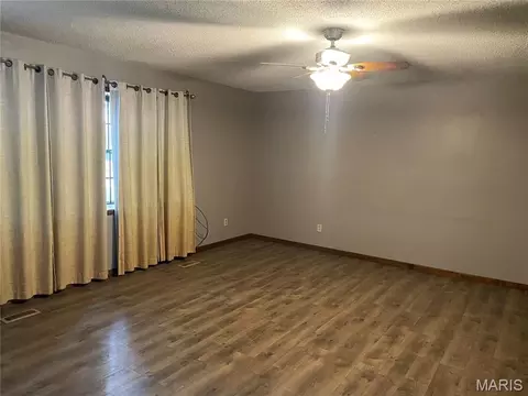 Living - 902 S Carty St, Salem, MO 65560 photo 1 of 3