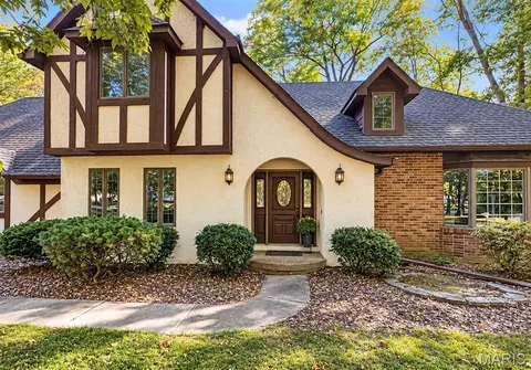 158 Hackberry Ln, Highland, IL 62249