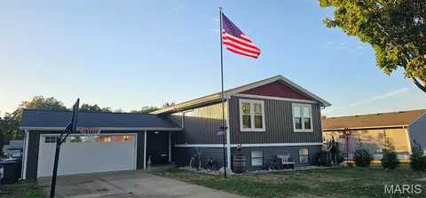 113 El Perro Dr, Saint Peters, MO 63376