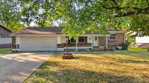 2522 Hackman Dr, Saint Louis, MO 63136