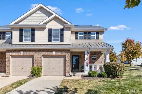 819 Country Field Dr, Lake Saint Louis, MO 63367