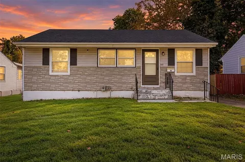 440 Midlothian Rd, Saint Louis, MO 63137