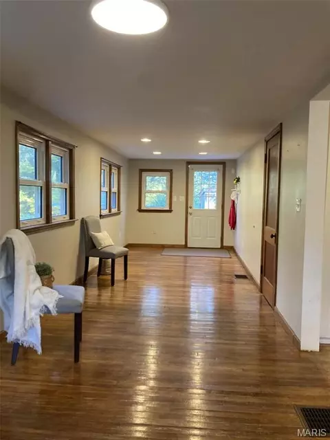 Entry Way - 300 Echo Valley Rd, Union, MO 63084 photo 3 of 4