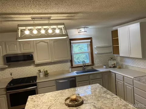 Kitchen - 300 Echo Valley Rd, Union, MO 63084 photo 6 of 7