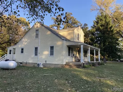 Exterior - 300 Echo Valley Rd, Union, MO 63084 photo 4 of 10