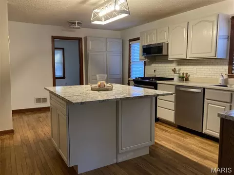 Kitchen - 300 Echo Valley Rd, Union, MO 63084 photo 7 of 7