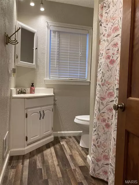 Bath - 300 Echo Valley Rd, Union, MO 63084 photo 1 of 4