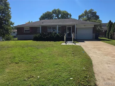 8382 Lonkar Dr, Affton, MO 63123