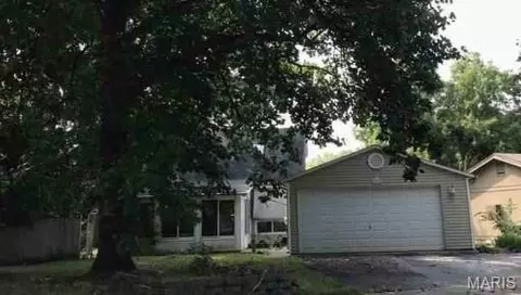 2776 Dawnview Dr, Florissant, MO 63031