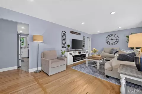 Living - 307 Surf Ct, Ballwin, MO 63021 photo 1 of 3
