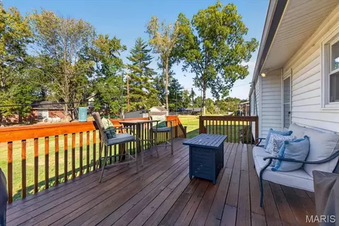 Exterior - 307 Surf Ct, Ballwin, MO 63021 photo 4 of 10