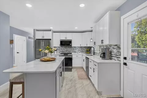Kitchen - 307 Surf Ct, Ballwin, MO 63021 photo 3 of 4