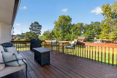 Exterior - 307 Surf Ct, Ballwin, MO 63021 photo 5 of 10
